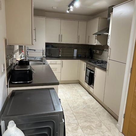 Cosy Double Bedroom In Newcastle Upon Tyne - Access To Shared Kitchen, Shared Lounge And Shared Conservatory Areas Inc Sky Tv And Netflix Exterior foto
